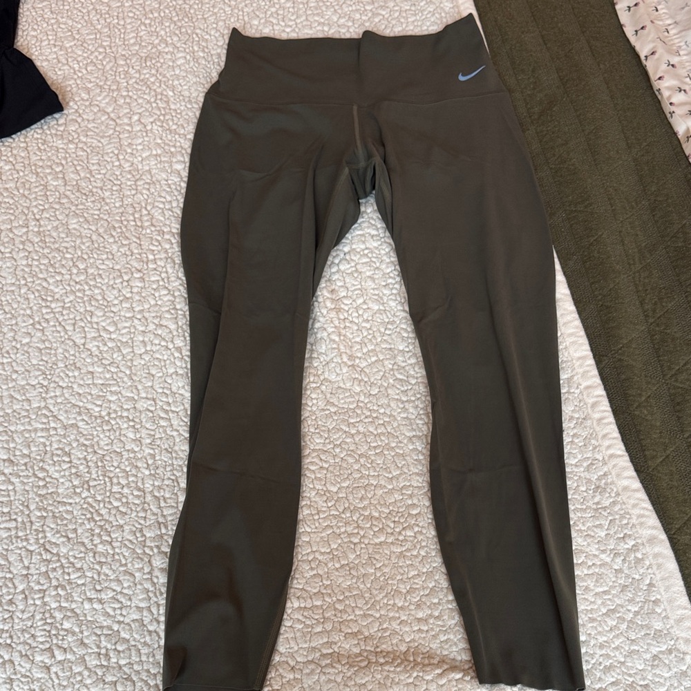 Nike 7/8 Dark Green Leggings